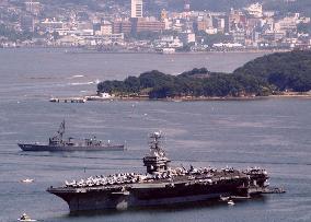 (3)U.S. nuclear-powered aircraft carrier stops over in Sasebo
